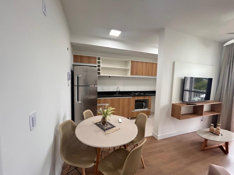 APARTAMENTO SEMI MOBILIADO